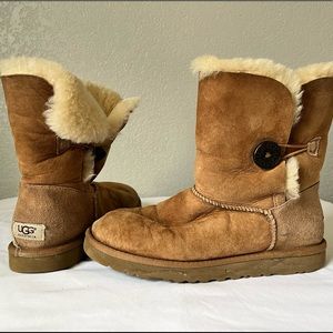 UGG Bailey button boots size 9